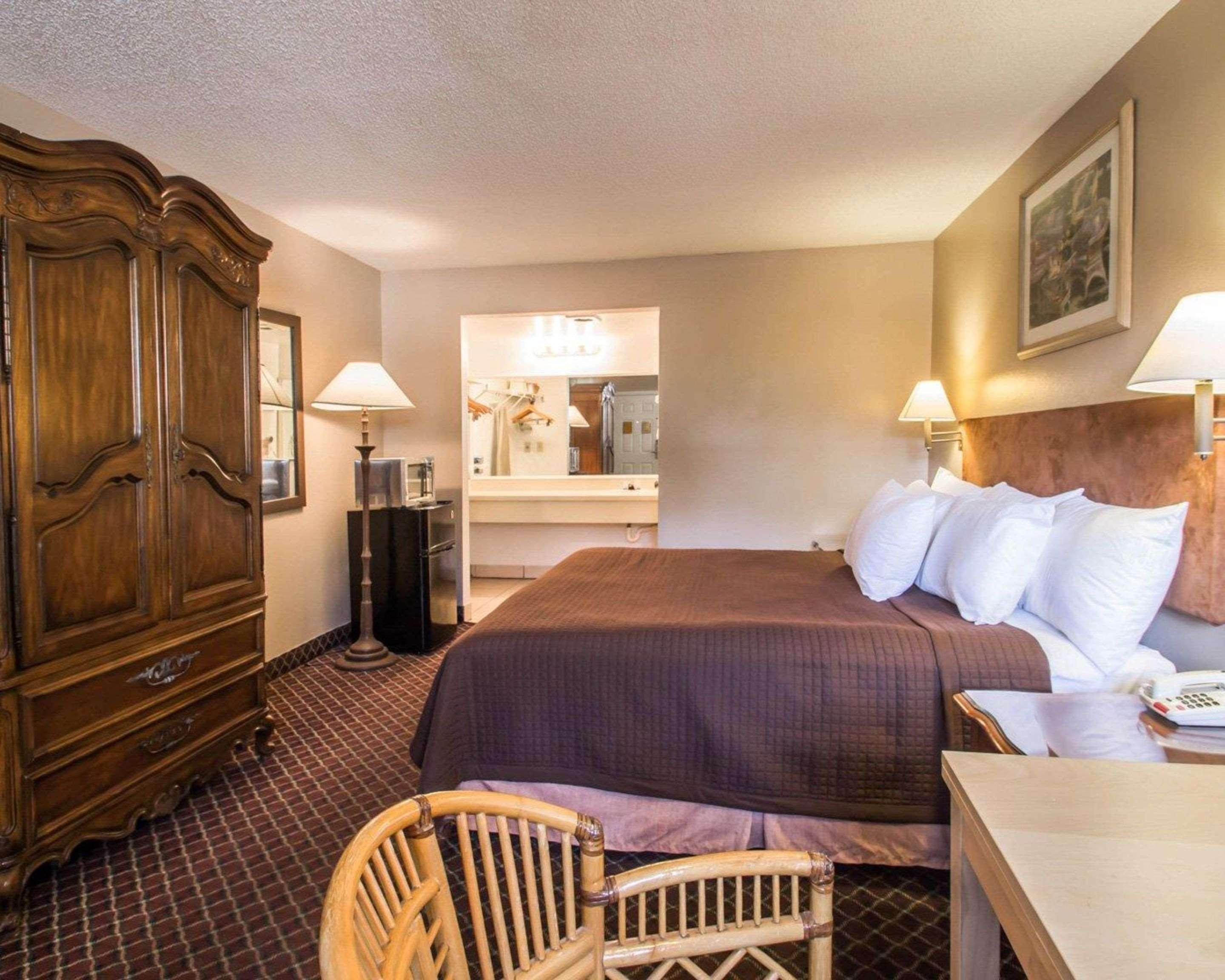 Rodeway Inn Forest City Kültér fotó